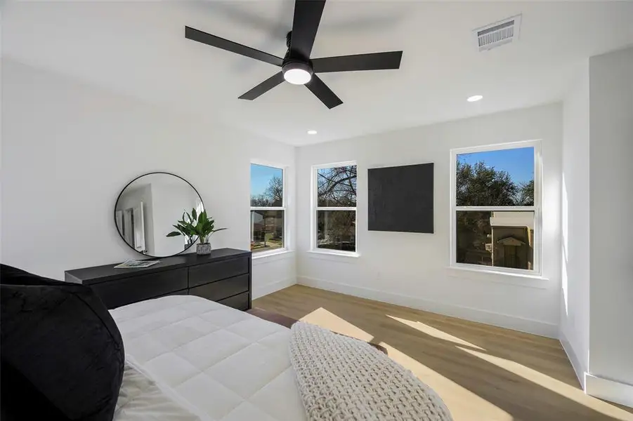 Furnished interior view inside a new home in , Dallas (Image 7).