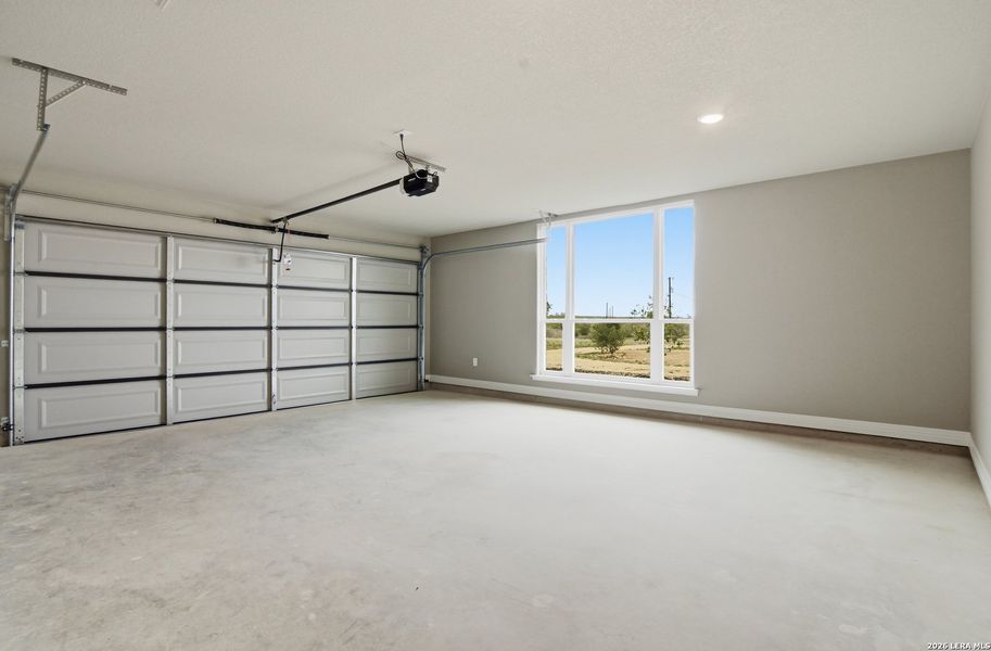 Spacious, unfurnished interior of a new home in , Uvalde (Image 29).