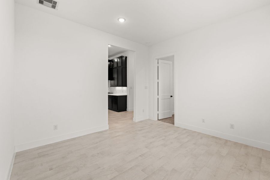 Spacious, unfurnished interior of a new home in Fulshear Lakes, Fulshear (Image 23).