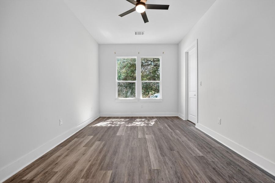 Spacious, unfurnished interior of a new home in , Horseshoe Bay (Image 30).