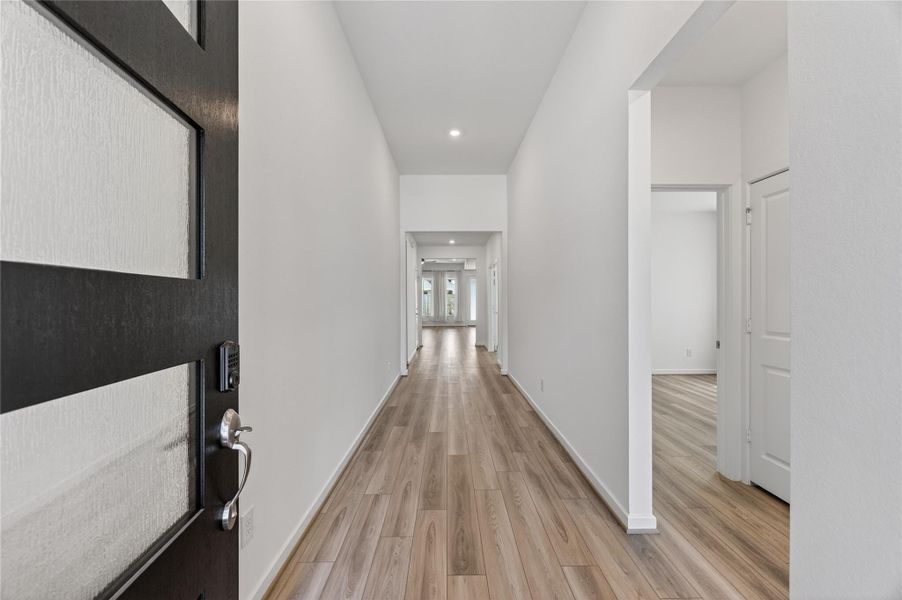 Spacious, unfurnished interior of a new home in Trillium, Richmond (Image 33).