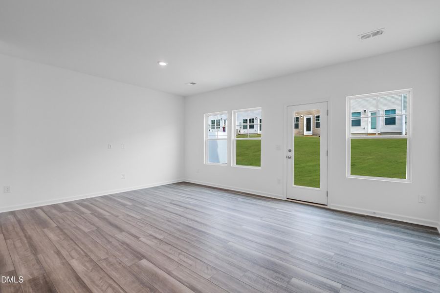 SUN_CaitlinCrossing_Pic_Cameron-7