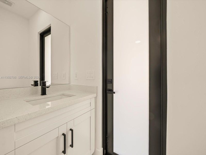 Half-bathroom with exit to patio