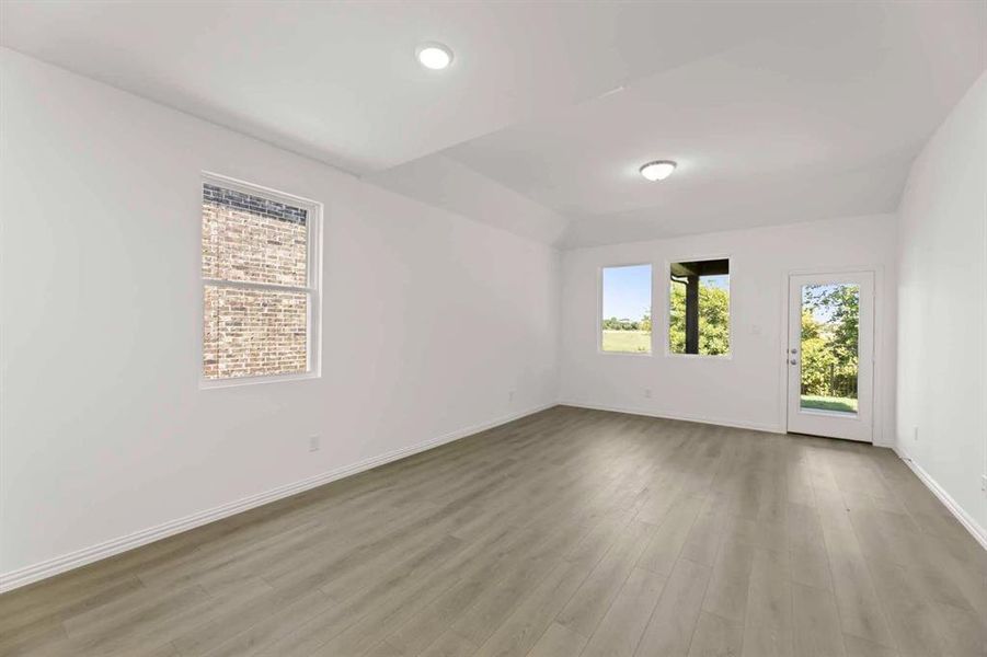 Spacious, unfurnished interior of a new home in Devonshire 40s, Forney (Image 18).