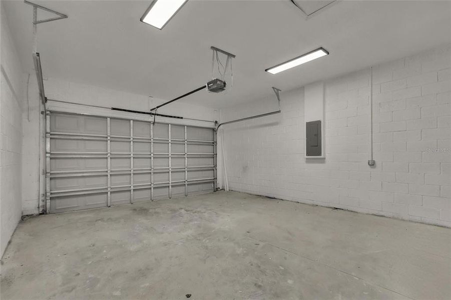 Spacious, unfurnished interior of a new home in , Ocala (Image 14).