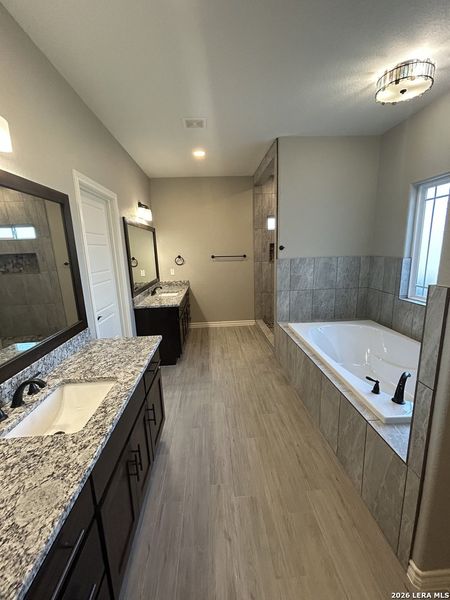 Furnished interior view inside a new home in , La Vernia (Image 4).