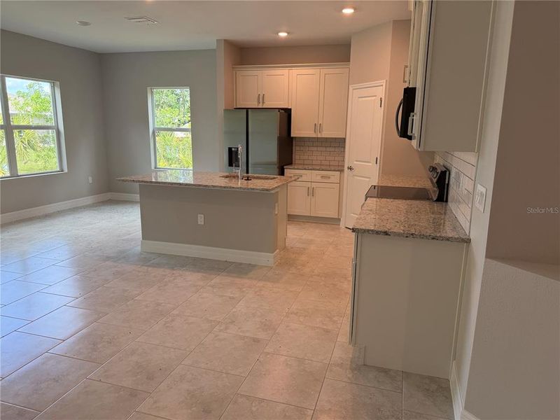 Spacious, unfurnished interior of a new home in , Port Charlotte (Image 20).