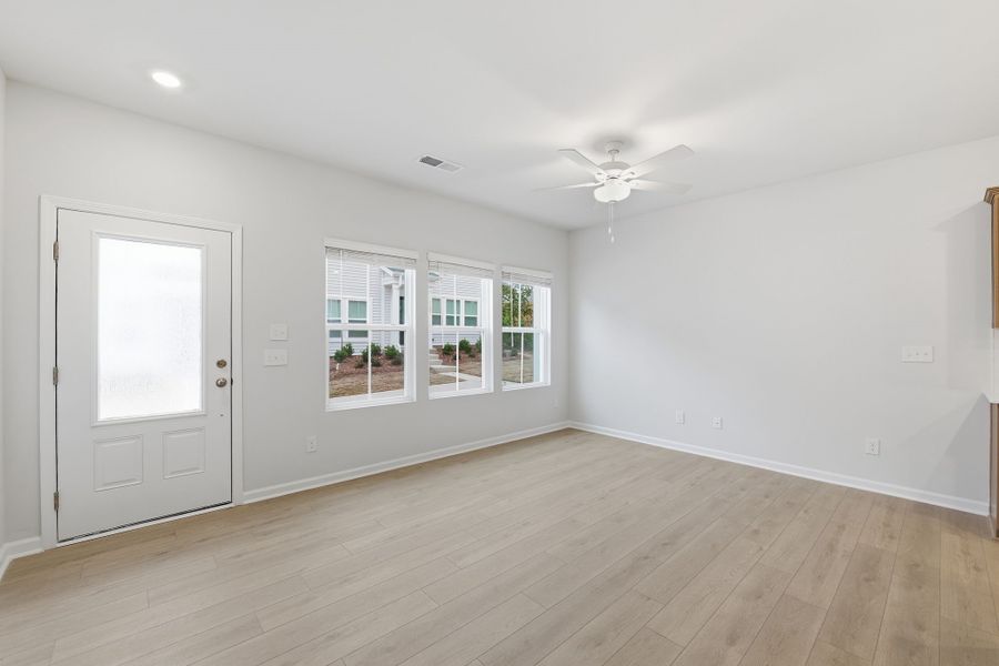 Spacious, unfurnished interior of a new home in Lakeview Village, Charlotte (Image 16).