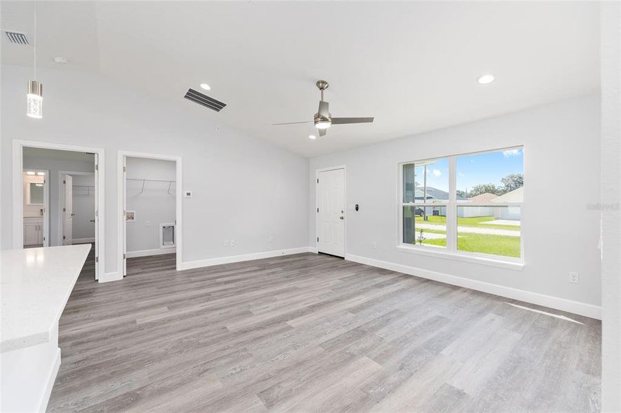 Spacious, unfurnished interior of a new home in , Dunnellon (Image 19).