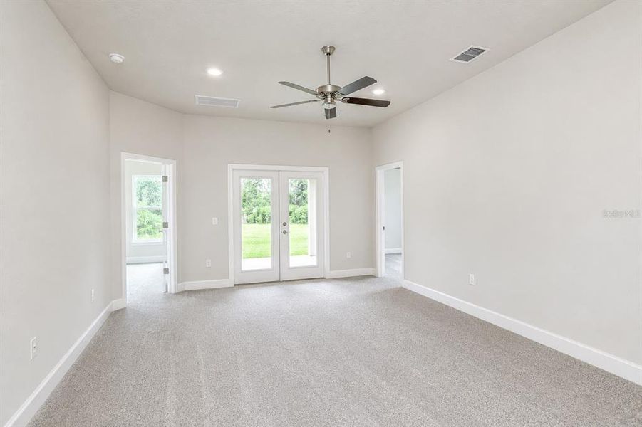 Spacious, unfurnished interior of a new home in Harmony Central, St. Cloud (Image 15).