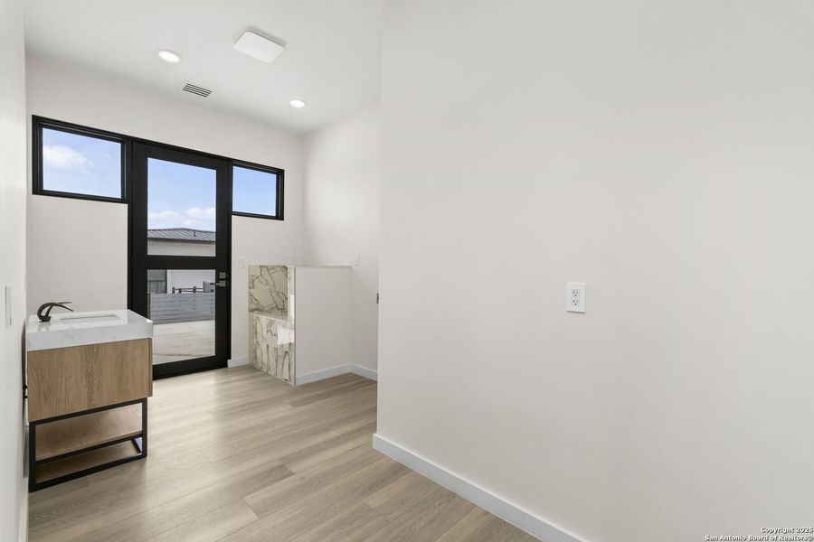 Image 47 of a home in .