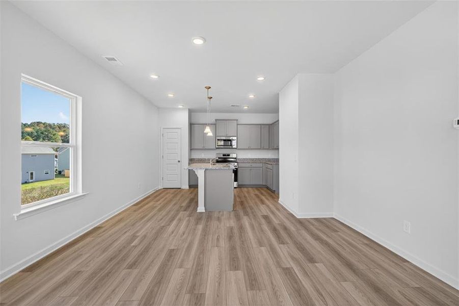 Spacious, unfurnished interior of a new home in Longbrooke, Rome (Image 30).