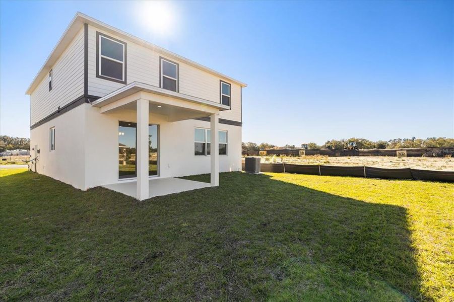 Exterior details and patio area of a home in Robins Run, Lake Wales (Image 4). Exterior details and patio area of a home in Robins Run, Lake Wales (Image 4).