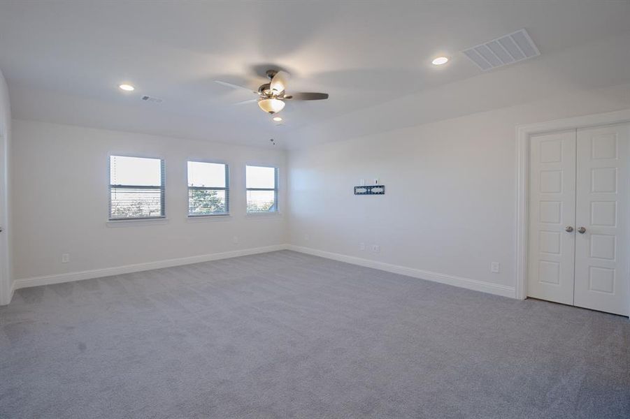 Spacious, unfurnished interior of a new home in M3 Ranch Phase 1, Mansfield (Image 20).