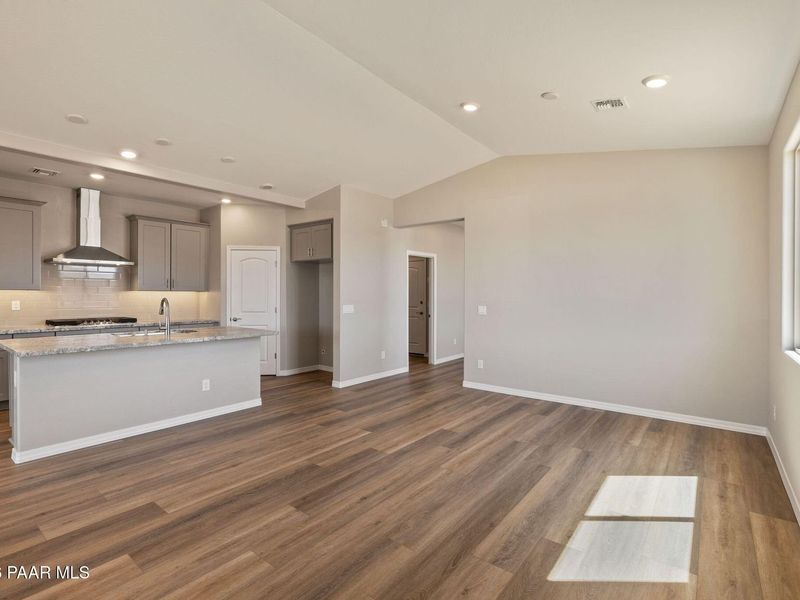 Spacious, unfurnished interior of a new home in North Ridge at Pronghorn Ranch, Prescott Valley (Image 14).