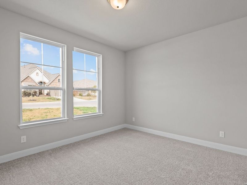 Spacious, unfurnished interior of a new home in Ladera, San Antonio (Image 25).