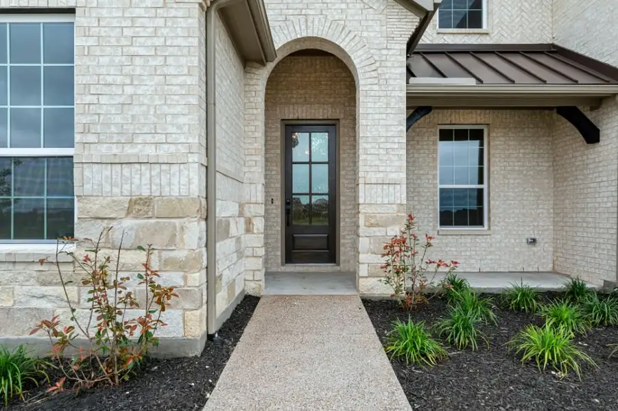 Representative exterior details of a home built from the The Whitney by UnionMain Homes in Cambridge Crossing, Celina (Image 3).