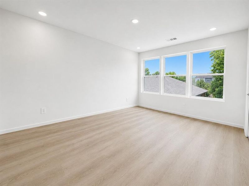 Spacious, unfurnished interior of a new home in , Dallas (Image 22).