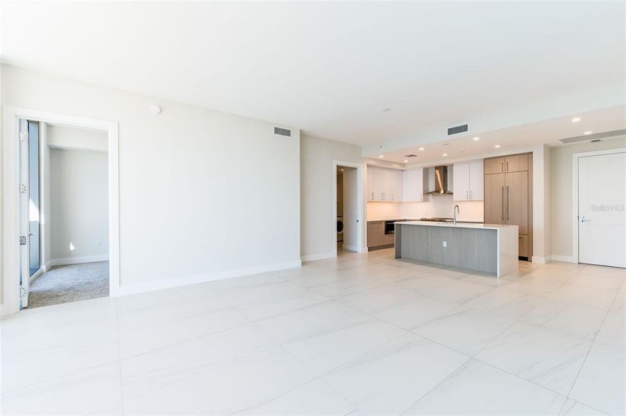 Spacious, unfurnished interior of a new home in , St. Petersburg (Image 22).
