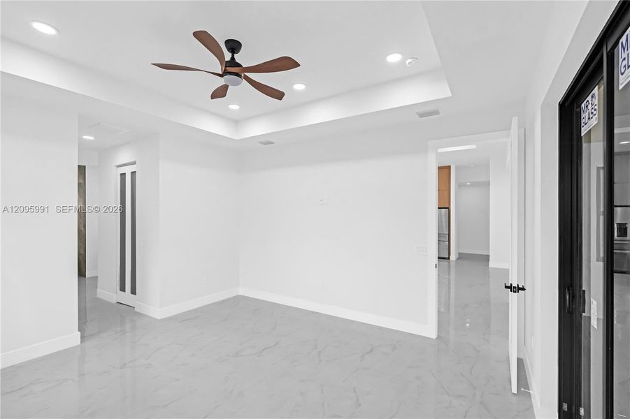 Spacious, unfurnished interior of a new home in , Cape Coral (Image 24).