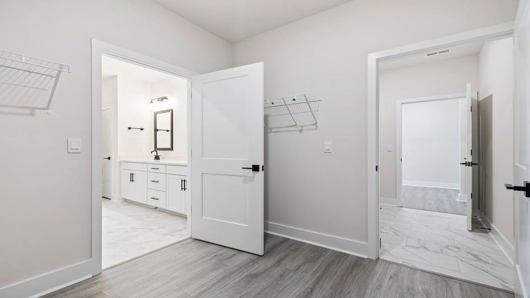 Spacious, unfurnished interior of a new home in Cottonwood Ridge, Piedmont (Image 27).