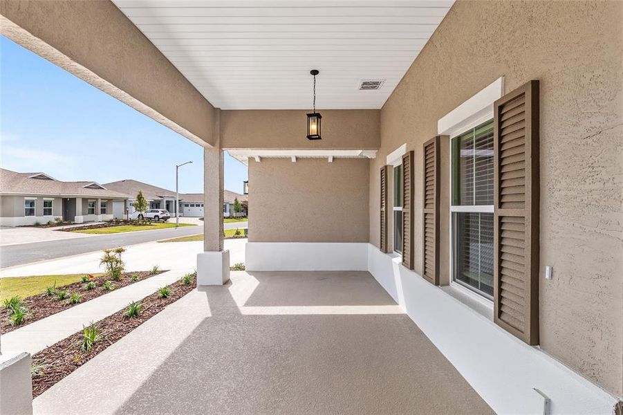 Exterior details and patio area of a home in , Ocala (Image 27).