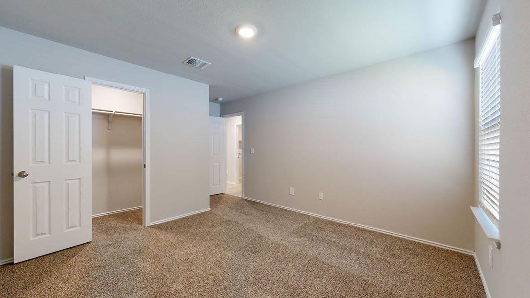Spacious, unfurnished interior of a new home in Turnbo Ranch, Killeen (Image 24).