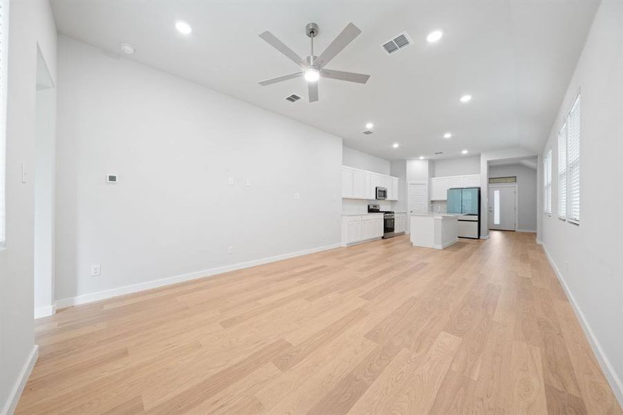 Spacious, unfurnished interior of a new home in , Princeton (Image 16).