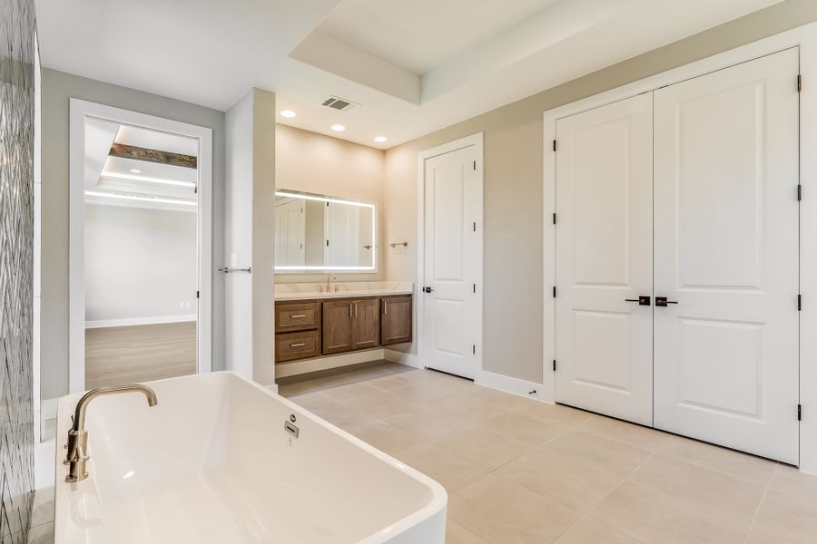 Representative furnished interior of a home built from the Coronado I by Giddens Homes in Clearwater Ranch, Liberty Hill (Image 92).