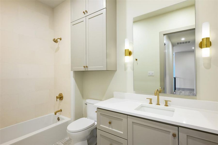 Furnished interior view inside a new home in , Dallas (Image 27). Furnished interior view inside a new home in , Dallas (Image 27).