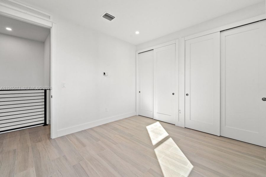 Spacious, unfurnished interior of a new home in , Miami (Image 34).