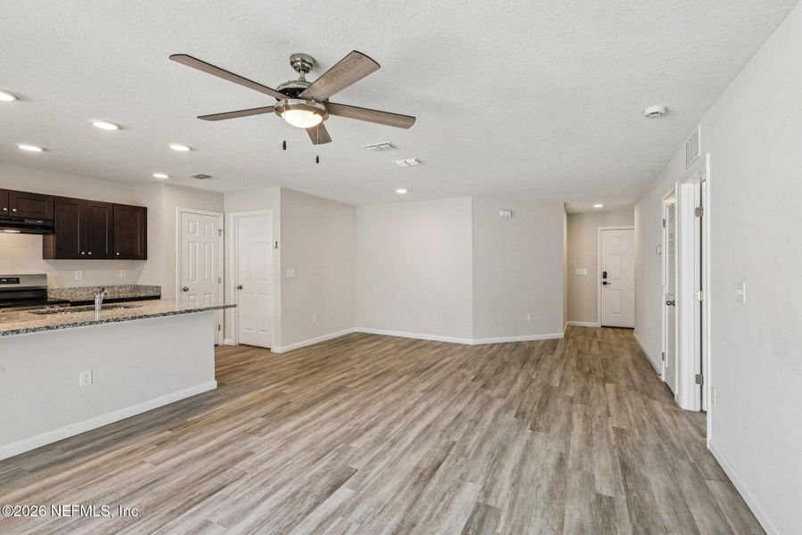 Spacious, unfurnished interior of a new home in , Jacksonville (Image 17).