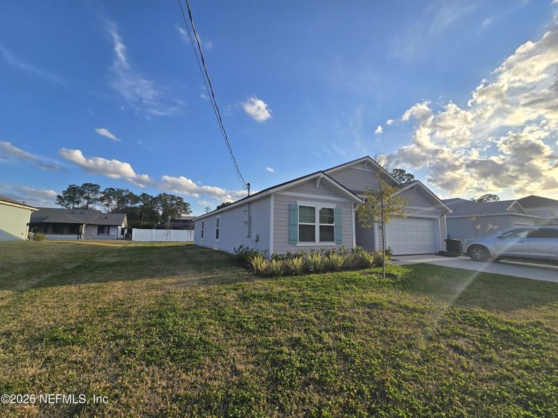 Exterior details and patio area of a home in Palm Coast Homesites, Palm Coast (Image 26).