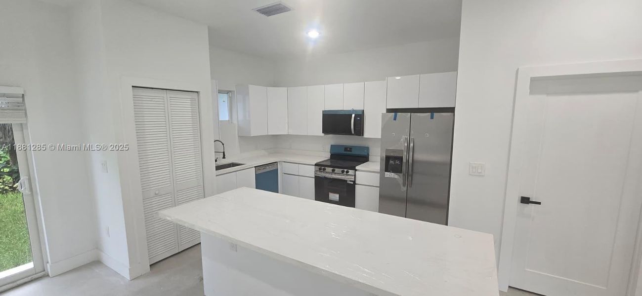 Furnished interior view inside a new home in , Pompano Beach (Image 4).