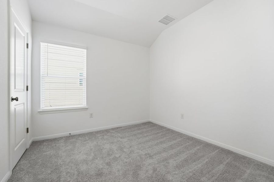 Spacious, unfurnished interior of a new home in Longview, Del Valle (Image 9).