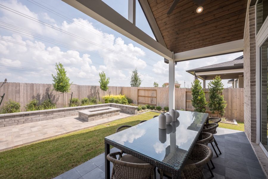 Representative exterior details of a home built from the Falcon by Tri Pointe Homes in Trillium, Richmond (Image 3).