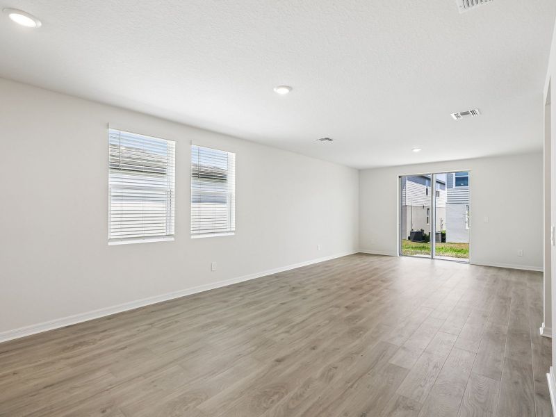 Spacious, unfurnished interior of a new home in Hamilton Bluff - Classic Series, Haines City (Image 10).