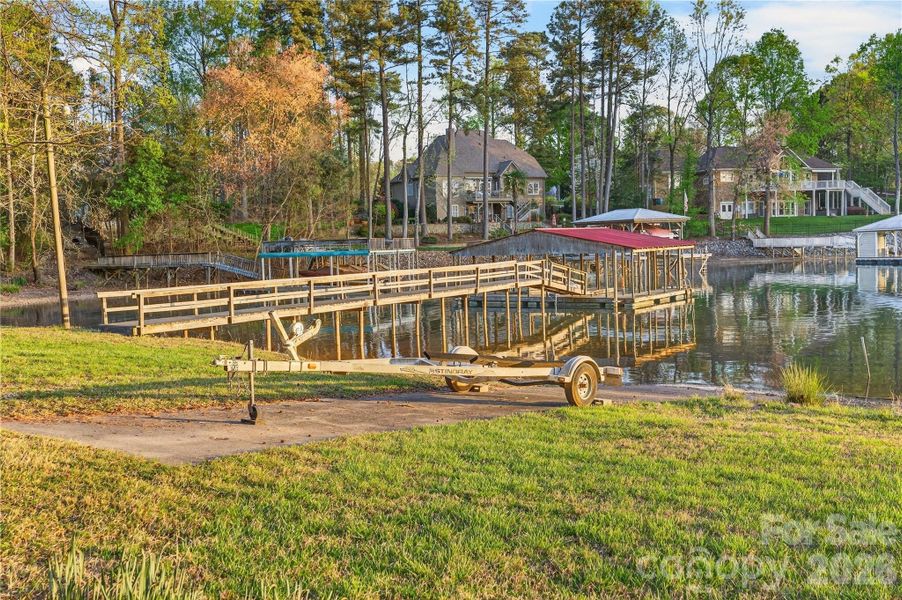 Community amenities in , Mooresville (Image 10).