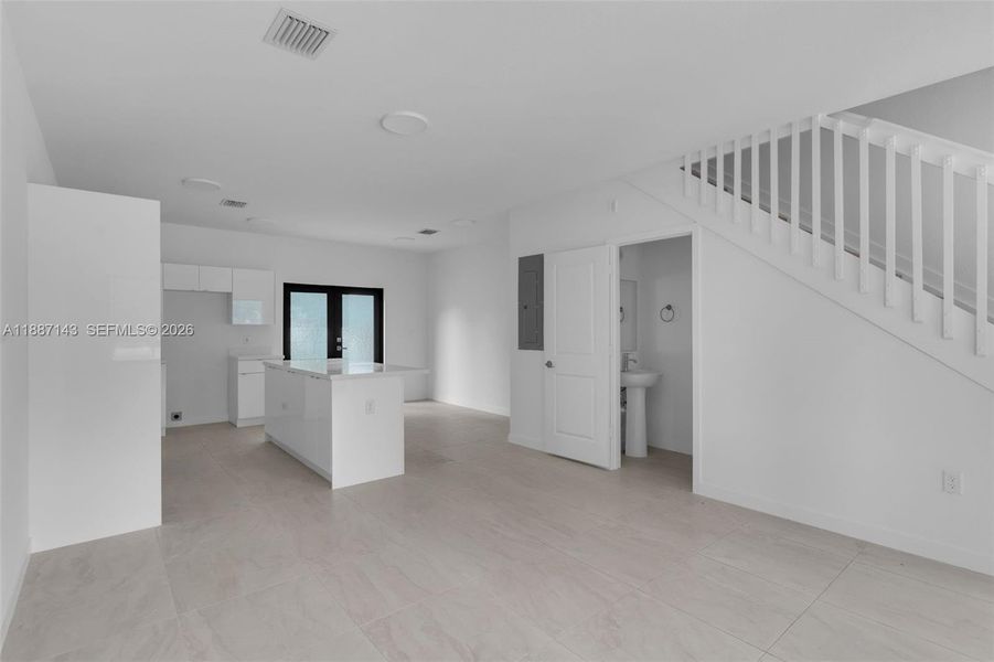 Spacious, unfurnished interior of a new home in , Miami (Image 11).