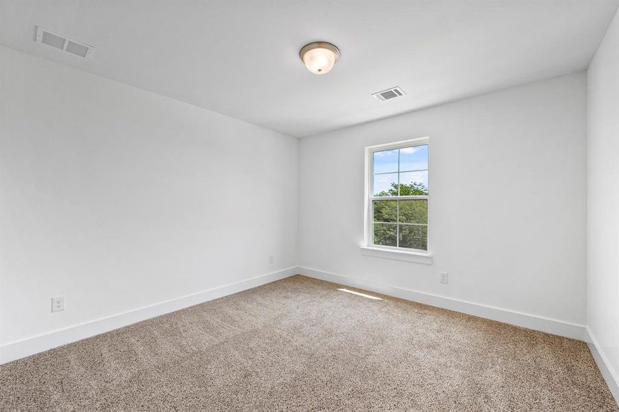 Spacious, unfurnished interior of a new home in Heritage Towne, Midlothian (Image 20).