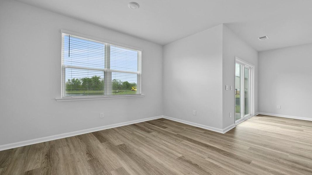 Spacious, unfurnished interior of a new home in Carolina Groves, Moncks Corner (Image 42).