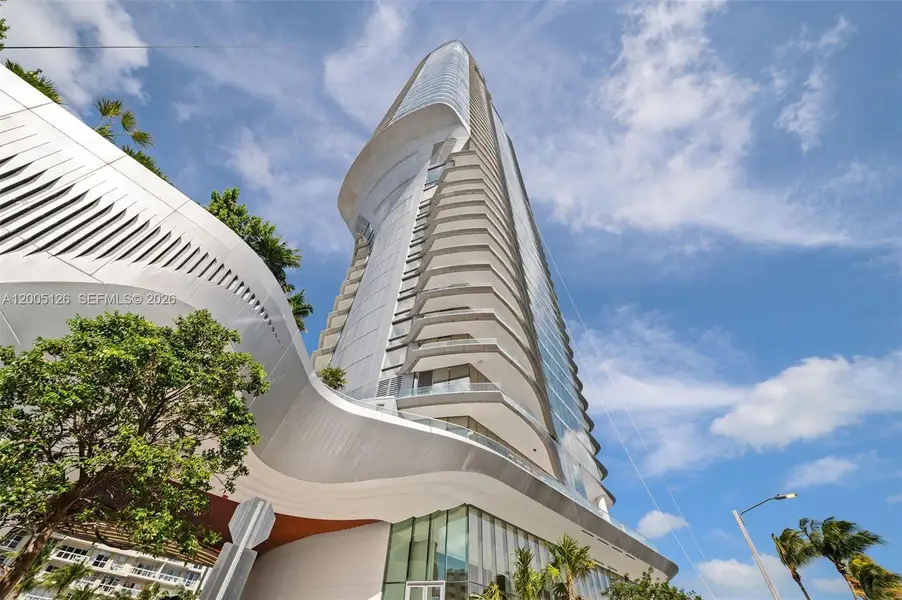 Condo located in Miami, FL showcasing its design and architecture (Image 19).