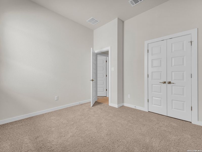 Spacious, unfurnished interior of a new home in Hunter's Ranch, San Antonio (Image 16).