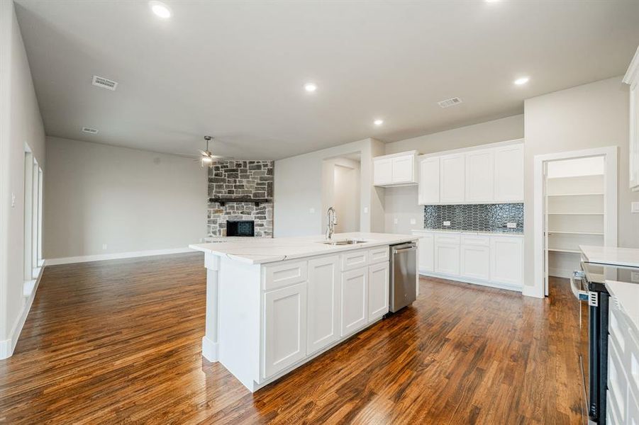 Furnished interior view inside a new home in , Celeste (Image 9).