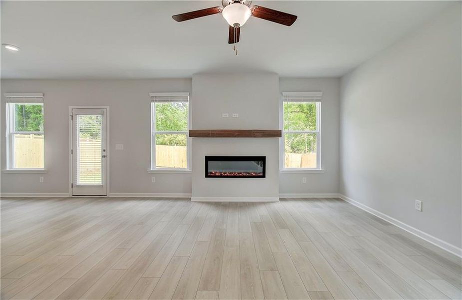 Spacious, unfurnished interior of a new home in Enclave at Evergreen, Fairburn (Image 17).