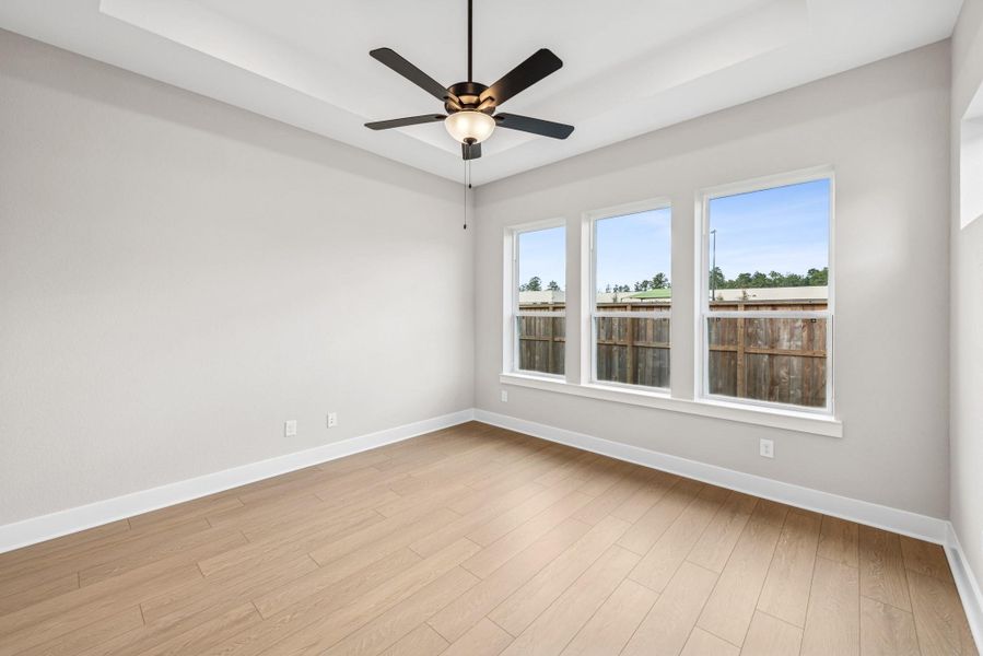 Spacious, unfurnished interior of a new home in The Highlands 40', Porter (Image 29).