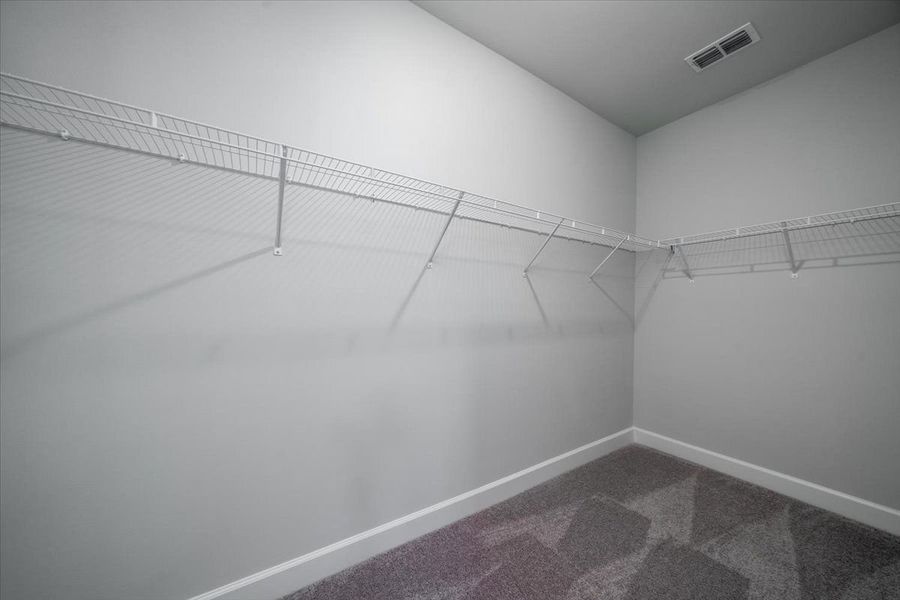 Walk-in Closet Walk-in Closet