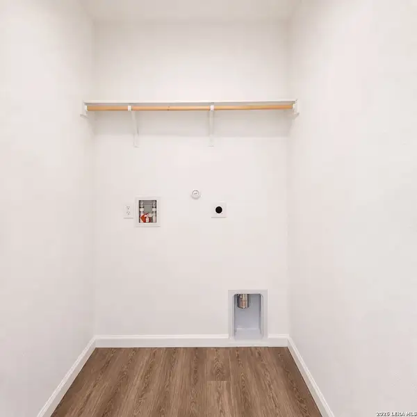 Spacious, unfurnished interior of a new home in Landon Ridge, San Antonio (Image 9). Spacious, unfurnished interior of a new home in Landon Ridge, San Antonio (Image 9).