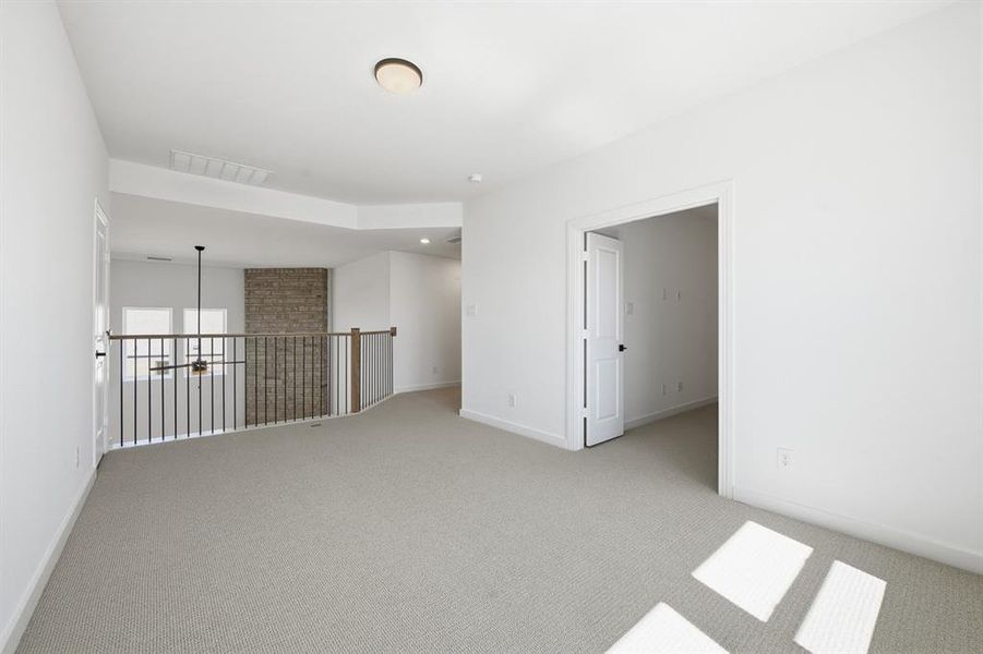 Spacious, unfurnished interior of a new home in Tavolo Park, Fort Worth (Image 24).