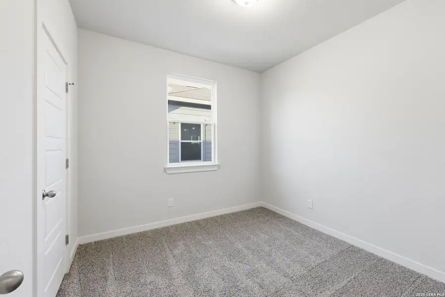 Spacious, unfurnished interior of a new home in Highland Ridge, San Antonio (Image 14).